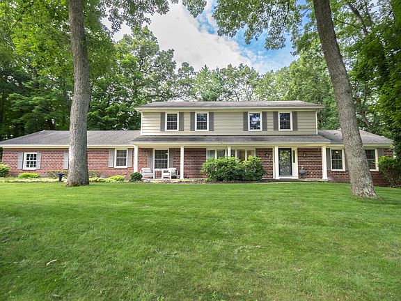 4th image of 2537 Shadowbrook Dr SE