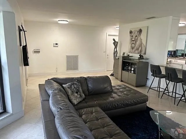 2400 SW 86th Ave — Photo 10