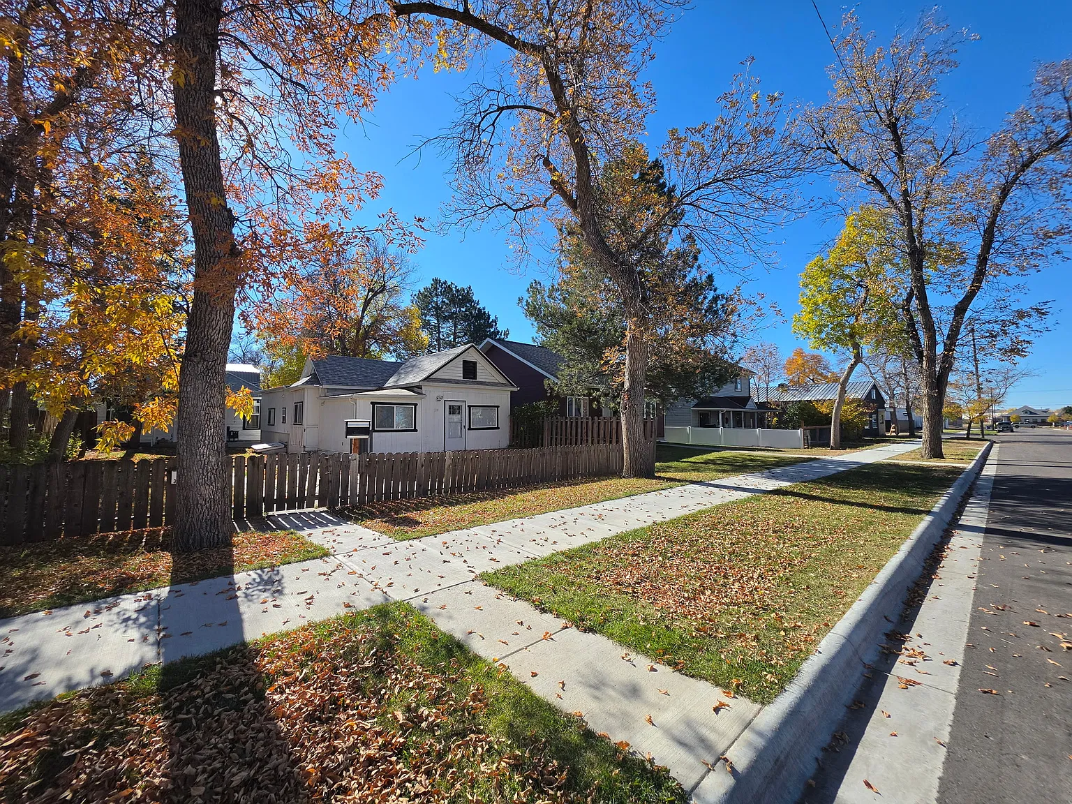 3 bed, 1250 sqft, $1,650 — Photo 2