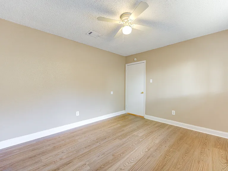 2427 Ridgemont Dr — Photo 23