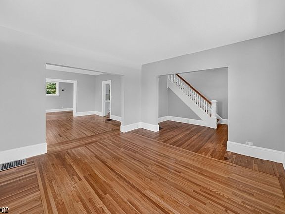 4th image of 725 Belvidere Rd