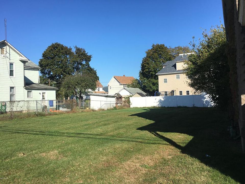 2nd image of 1005 W Front St