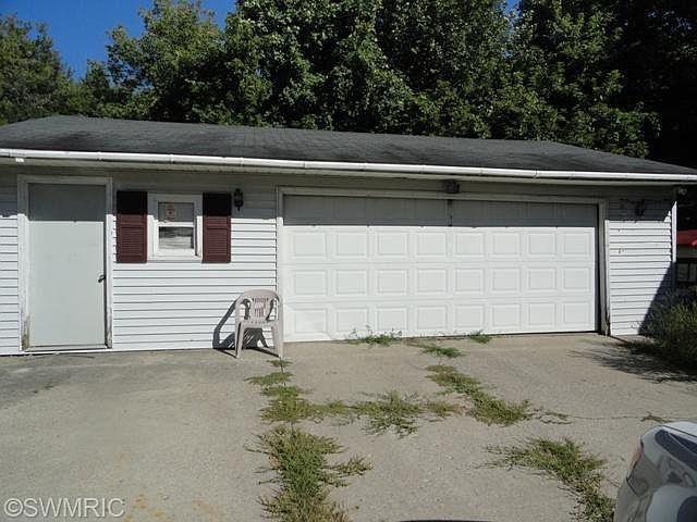 2nd image of 2644 S Oceana Dr