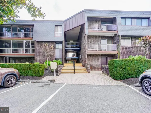 12 Stonehenge Cir APT 8, Baltimore, MD 21208