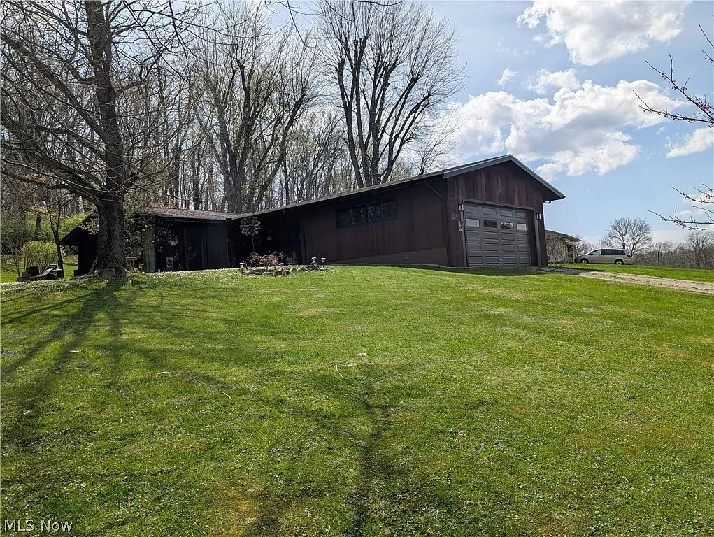 228 Crowley Dr photo 1