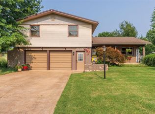 2050 Highland St, Lebanon, MO 65536