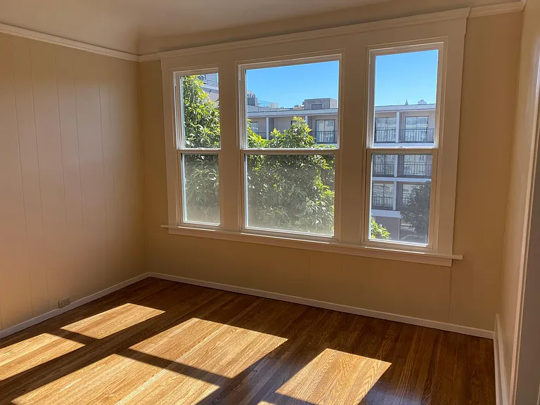 2900 Franklin St #7 — Photo 6