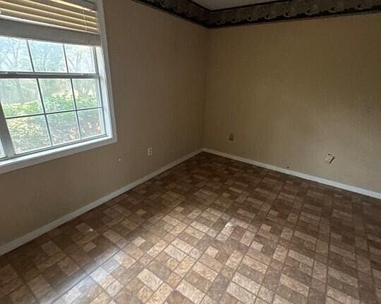 5th image of 313 Magnolia St