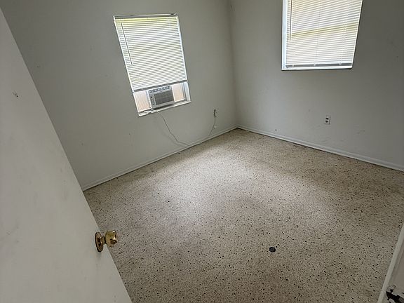 4th image of 1604 Avenue #B