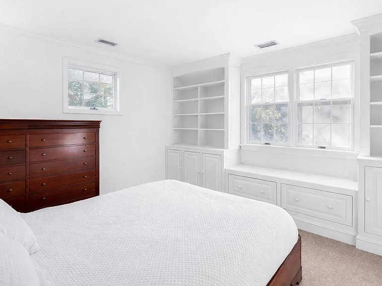 45 Quogue St — Photo 13