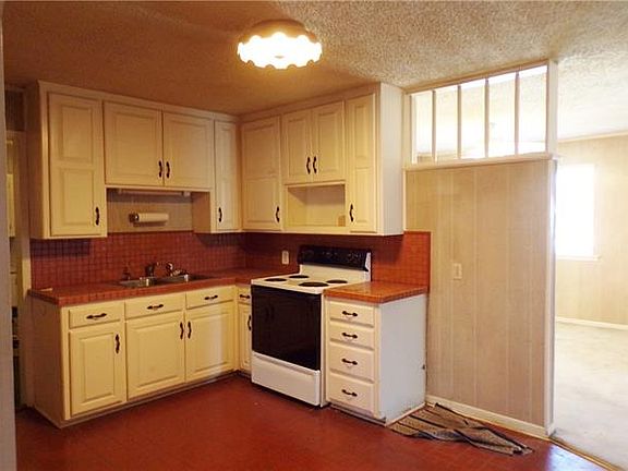 3rd image of 2926 S 22nd St