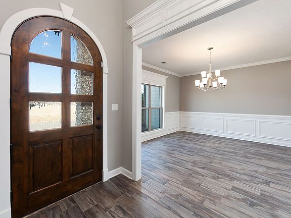 5th image of 261 Flagstone Dr