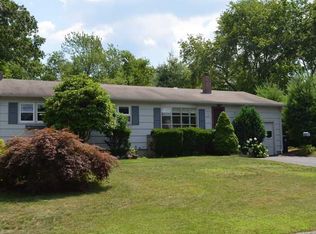 137 Drybrook Rd, Warwick, RI 02889