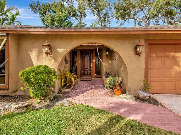 2nd image of 1122 Rainwood Circle