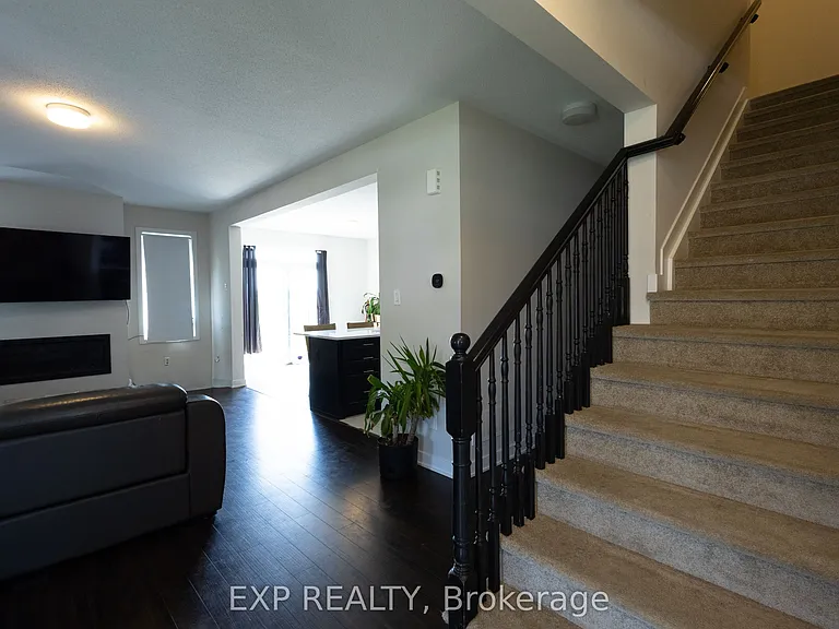 1038 Showman St — Photo 11