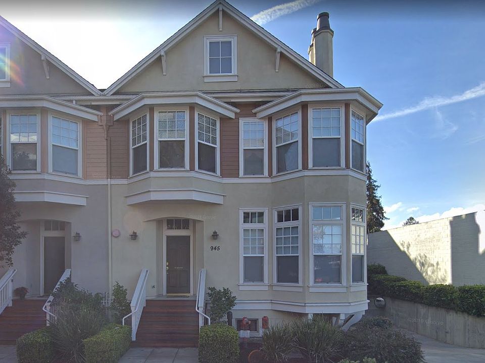8 unit condo complex. Unit for lease is in rear of complex, not facing street.