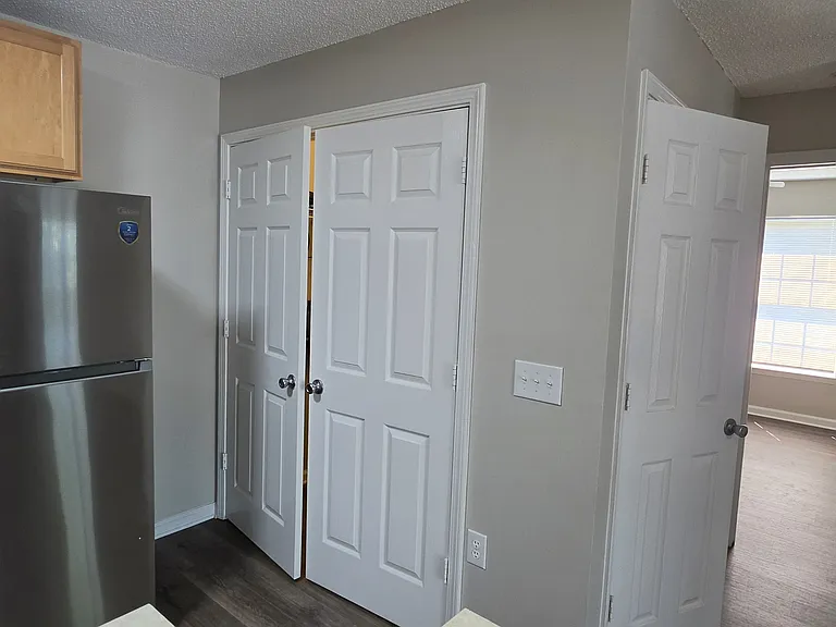 906 Howard St #E — Photo 4