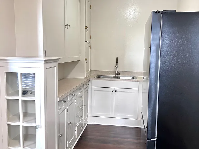 Stanford Apartments — Photo 8