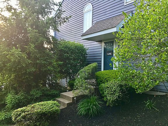 2nd image of 611 Driftwood Ln