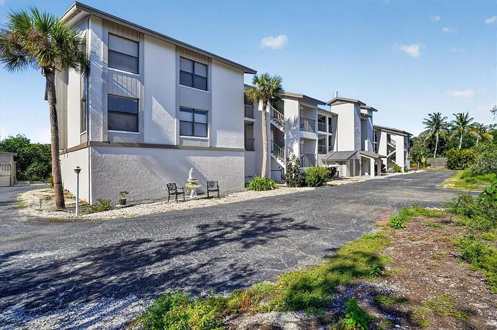 2 bed, 2.0 bath, 1196 sqft, $3,000 — Photo 1