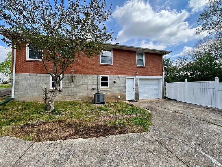 2950 Ashland City Rd — Photo 16
