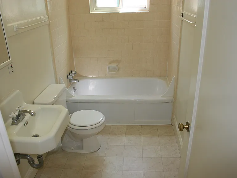 916 Eureka Ave — Photo 9