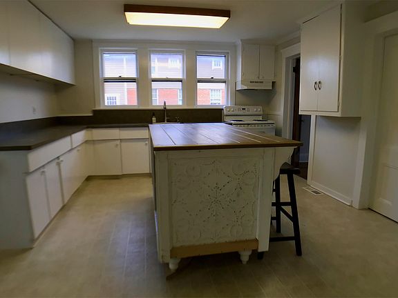 Eat in kitchen with dishwasher.