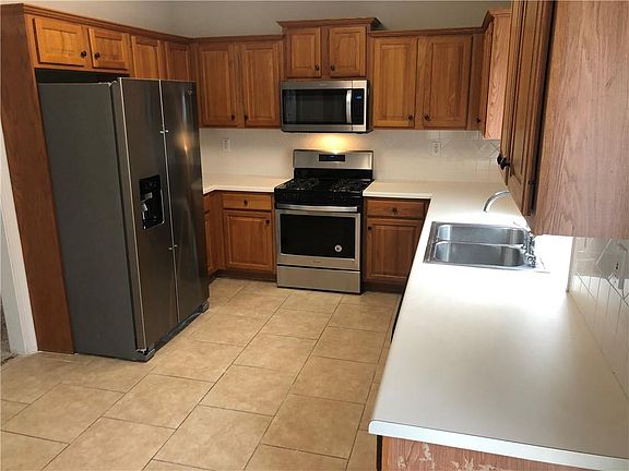 3rd image of 752 Ashley Glen Ln