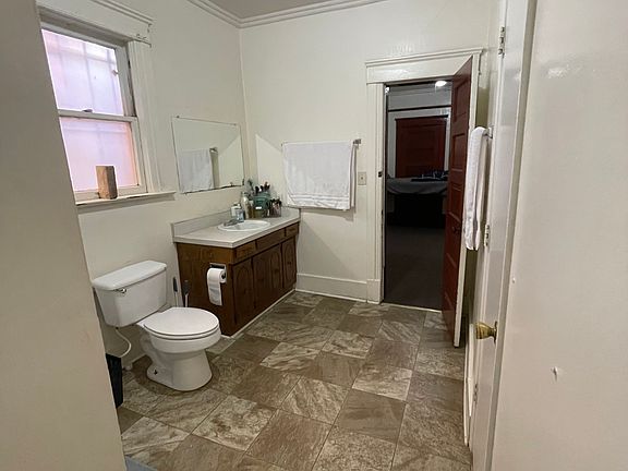 5th image of 703 E 8th St