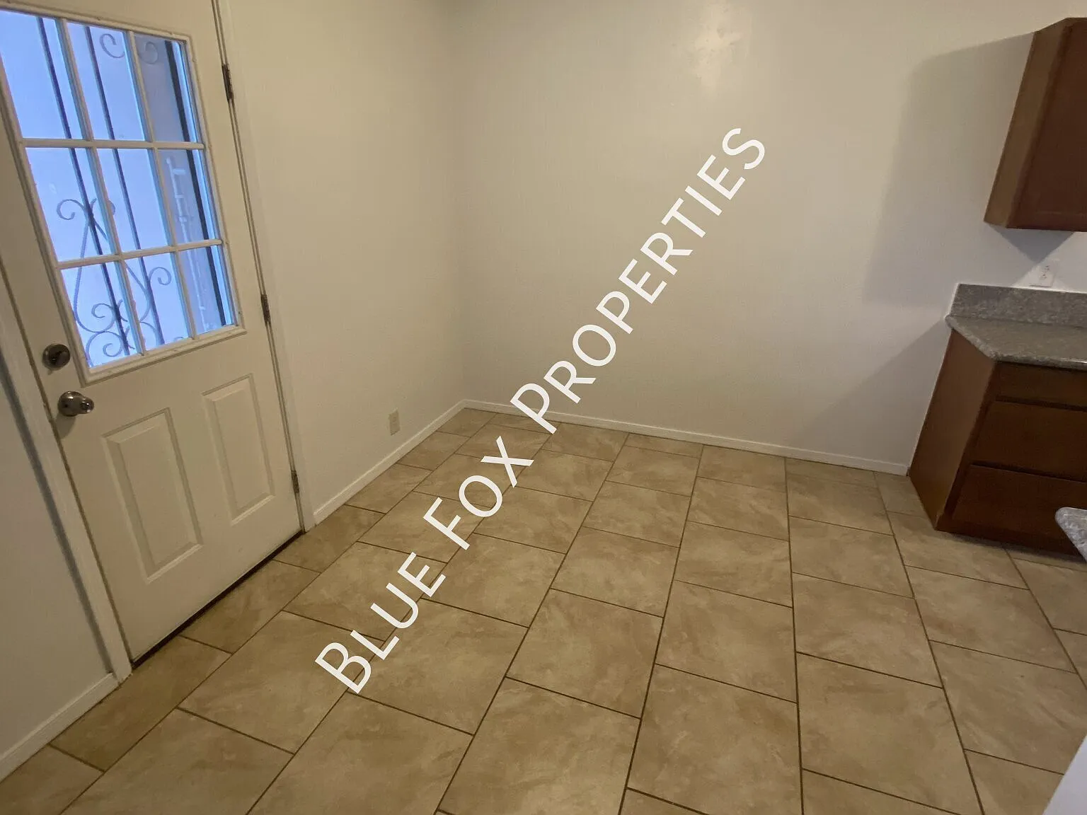 3807 E Dover Stravenue — Photo 4