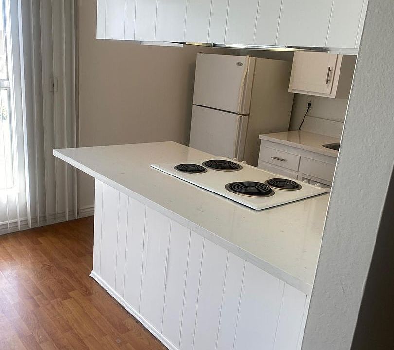 1st image of 285 Moss St Unit 13
