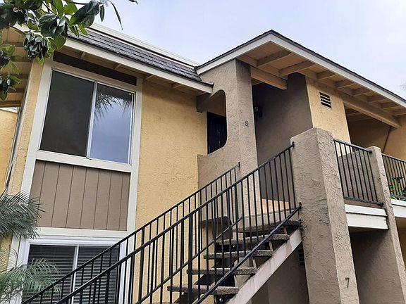 3rd image of 1039 E Washington Ave Unit 8