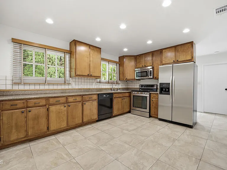 1621 Maltman Ave — Photo 13