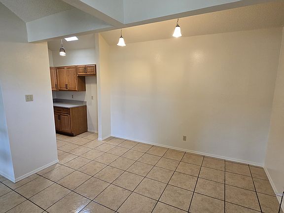 3rd image of 910 S Wyoming Ave