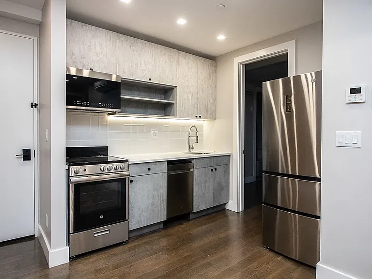 199 Stockholm St #2B — Photo 3
