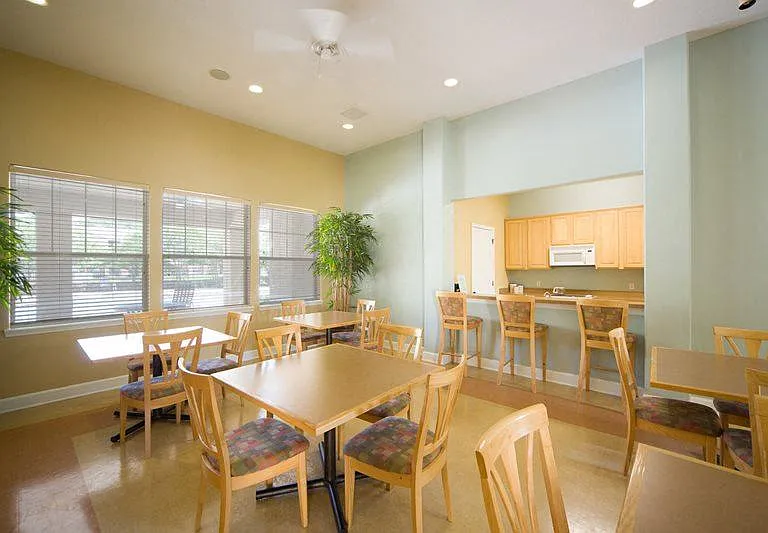 Thomas Chase Apartments — Photo 7