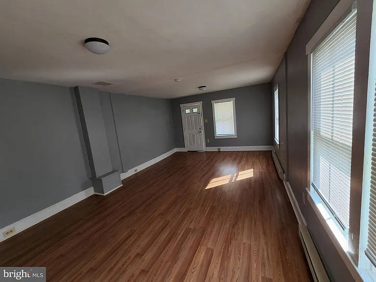 105 N George St — Photo 8