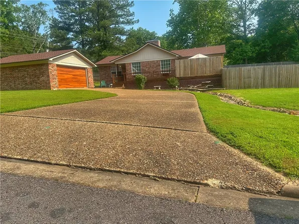 3002 W 4th St, Russellville, AR 72801