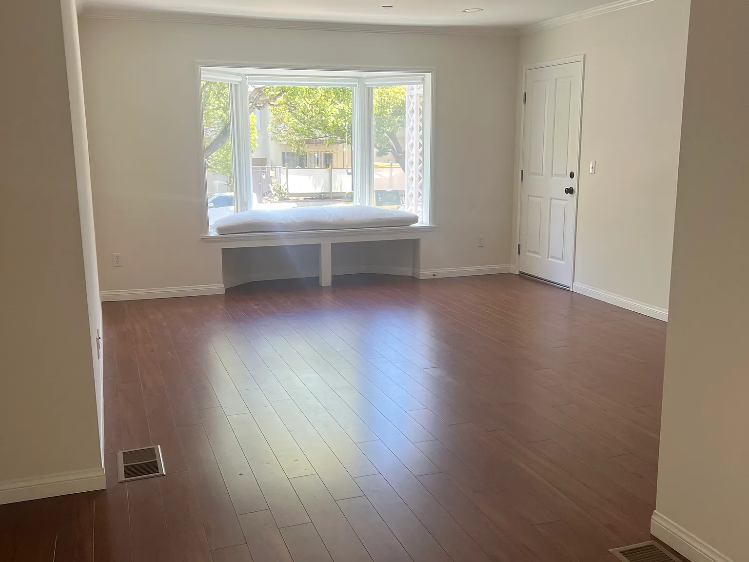 905 Washington Ave — Photo 3