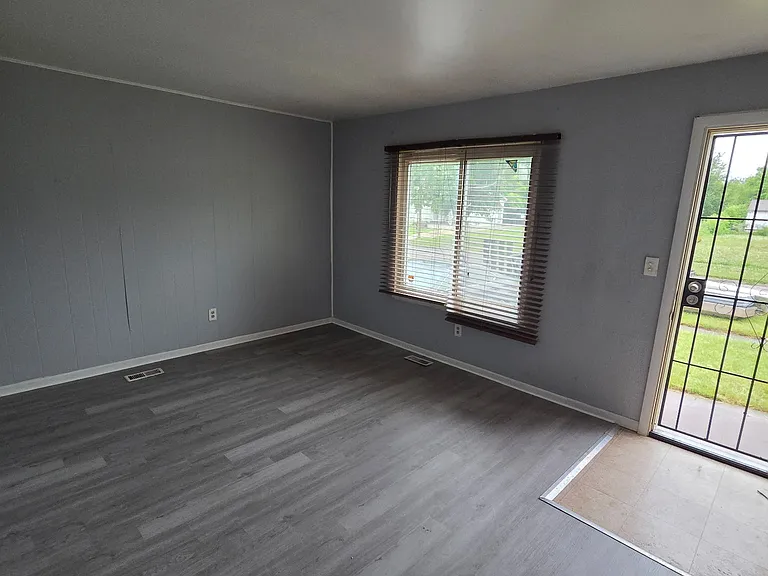 6630 Eastmont Dr — Photo 3