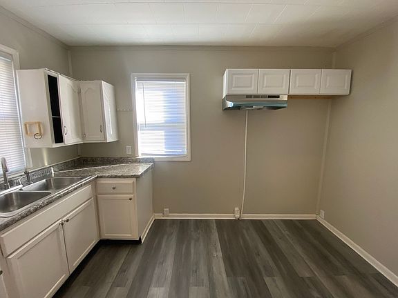3rd image of 1424 Manss Ave