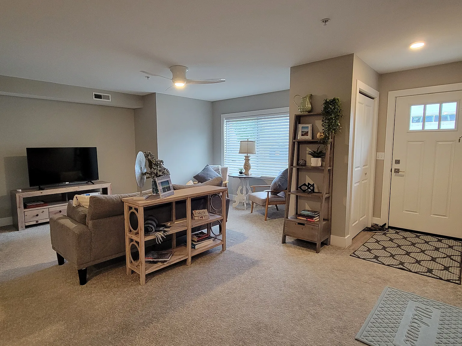 525 S Garfield Ave — Photo 3