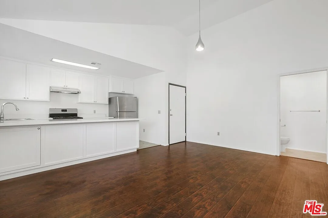 2 bed, 1.5 bath, $2,800 — Photo 2