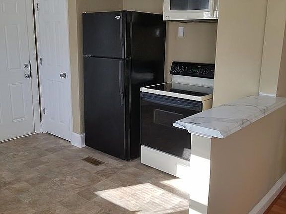 5th image of 387 Schley Ave