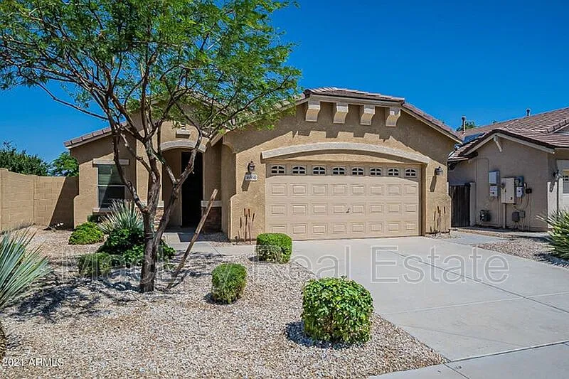 4 bed, 2.0 bath, 1660 sqft, $2,025 — Photo 2