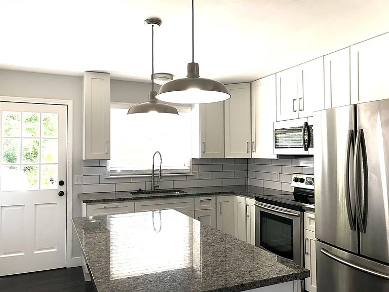 328 Rosebank Ave — Photo 3