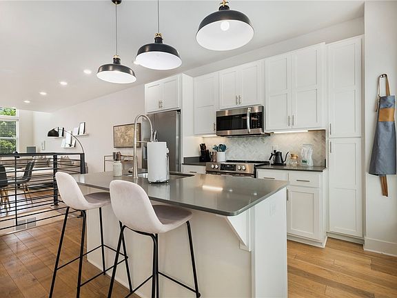 2nd image of 433 Sw #B