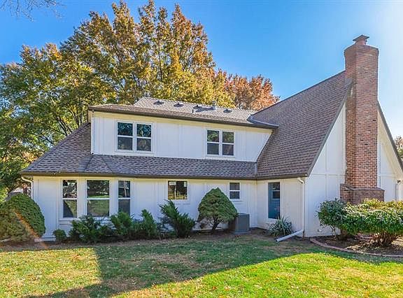 4th image of 10228 Hemlock Dr