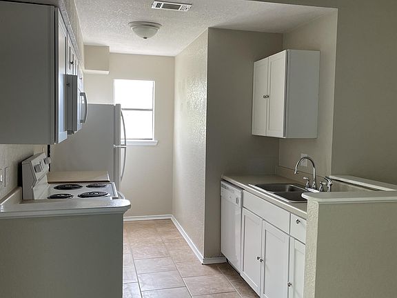 4th image of 146 W Lake Dr #114