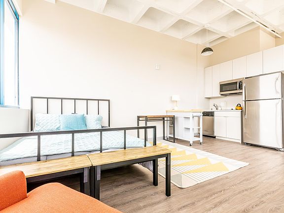 4th image of 735 W Wisconsin Ave #25e9c29a1